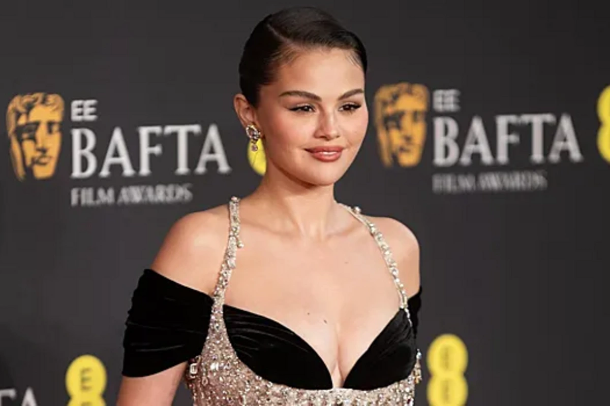 Selena Gomez's Strange Behavior Being Discussed Online