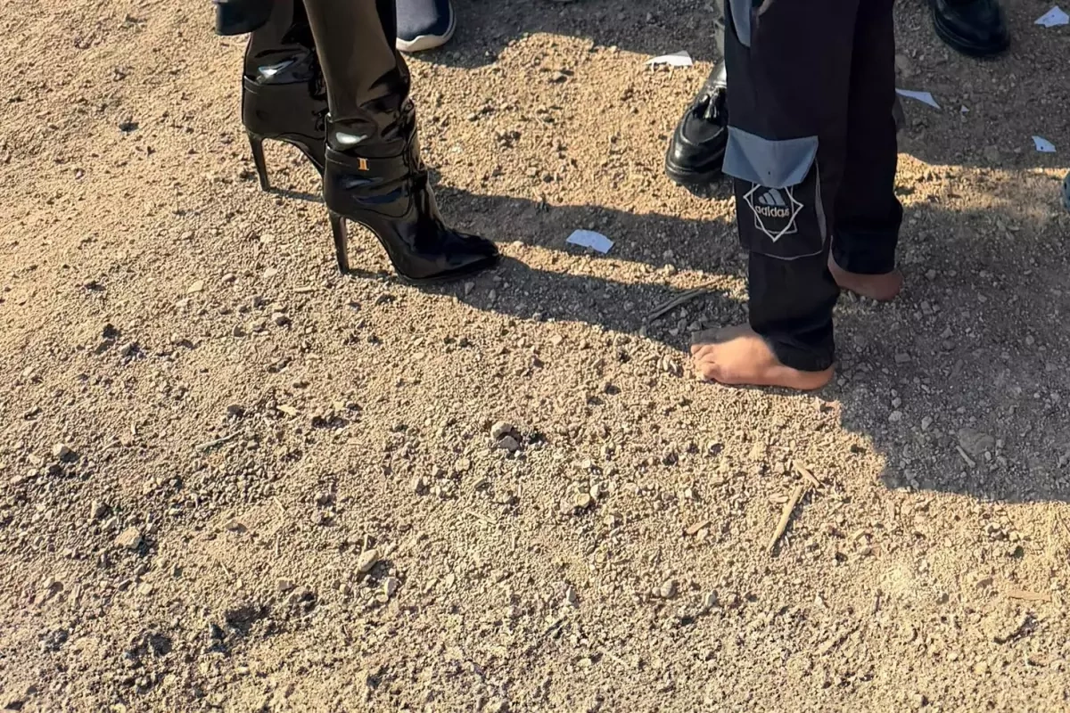 80000-lik çəkməsi ilə yoxsul məhəlləni ziyarət edən vəzifəli qadın tənqid edildi