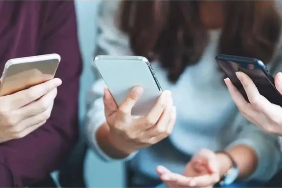 2025-ci ilin ən yaxşı telefonlarının adları açıqlandı - Siyahıda iPhone 17 yoxdur