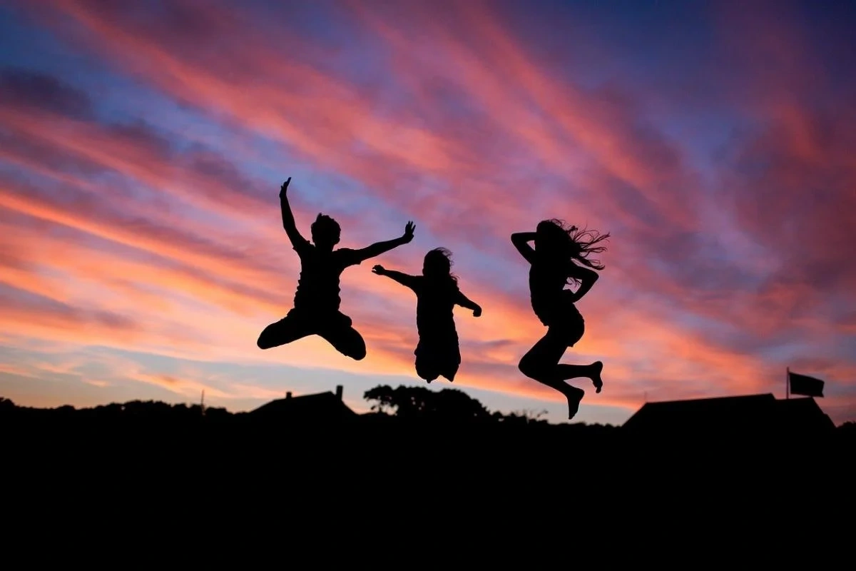 Scientists have discovered what time of day and what day of the week people are the happiest