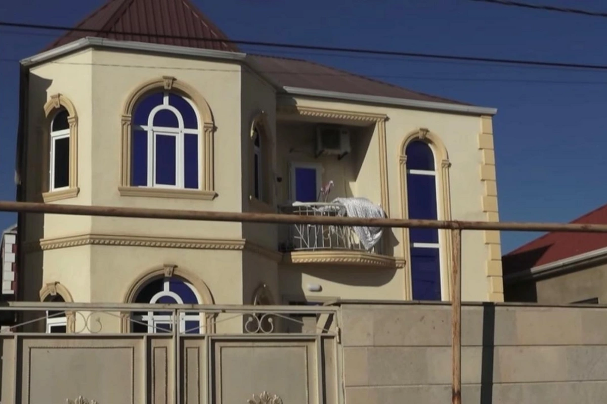 Soruşun, görün, vergi ödəyir?! - Ev sahibi ustanı işlədib, pulunu vermədi