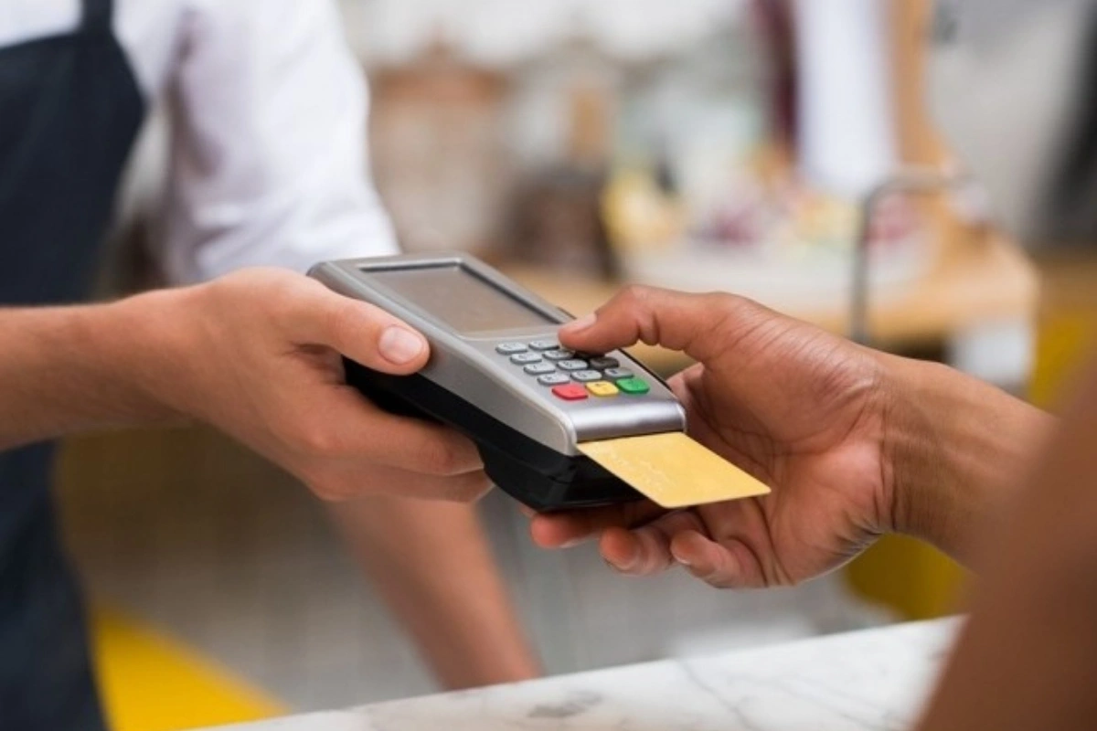 Restoranlarda müştəridən niyə xidmət haqqı alınır?