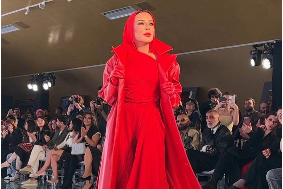 Xalq artisti xüsusi model kimi PODİUMA ÇIXDI