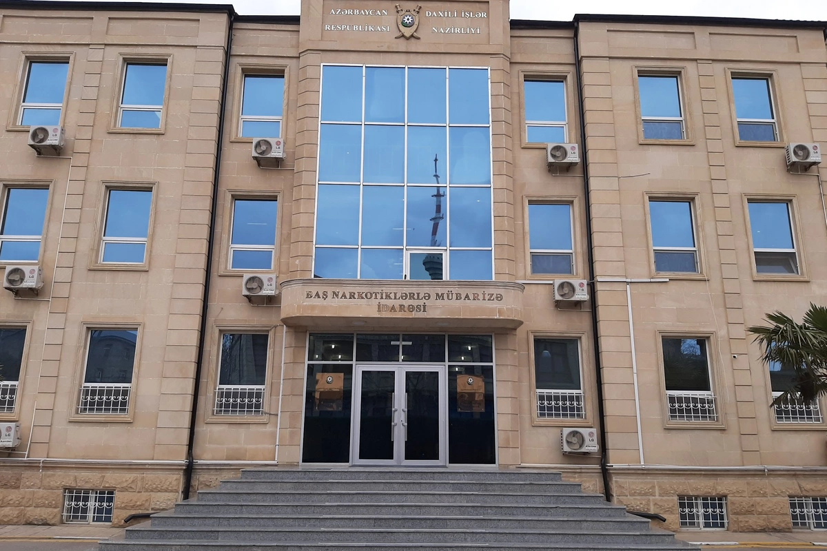 BNMİ-dən ƏMƏLİYYAT - 10 kq narkotik vasitə və 2600 ədəd psixotrop tərkibli həb aşkarlanıb