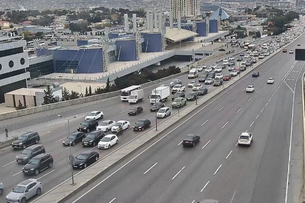 Bakının bir sıra yollarında tıxac var