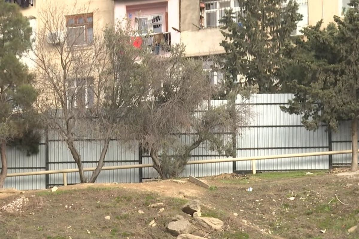 Xətai rayonunda yeni bina tikintisi sakinlərin narazılığına səbəb olub