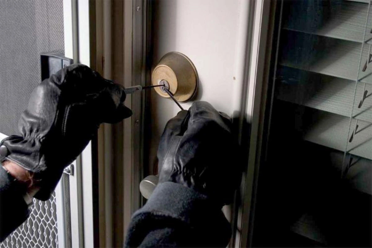 Abşeron rayonunda evlərdən və marketlərdən oğurluq edən şəxslər saxlanılıblar