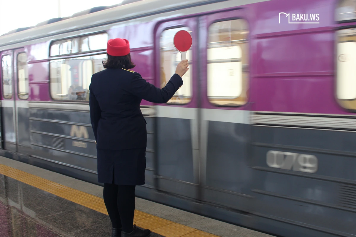 Metronun Nizami stansiyasında problem