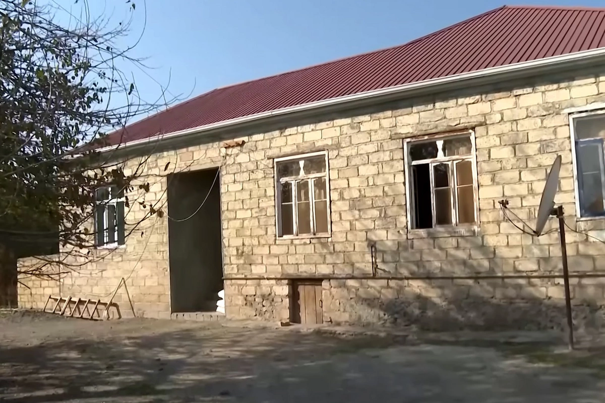 Azərbaycanlı aşıq yaşadığı evi illər əvvəl 2000 AZN-ə satıb