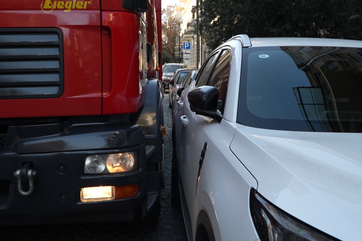 Fəvvarələr meydanında TƏLİM - Yanğınsöndürən maşınlar sərbəst hərəkət edə bilmədi