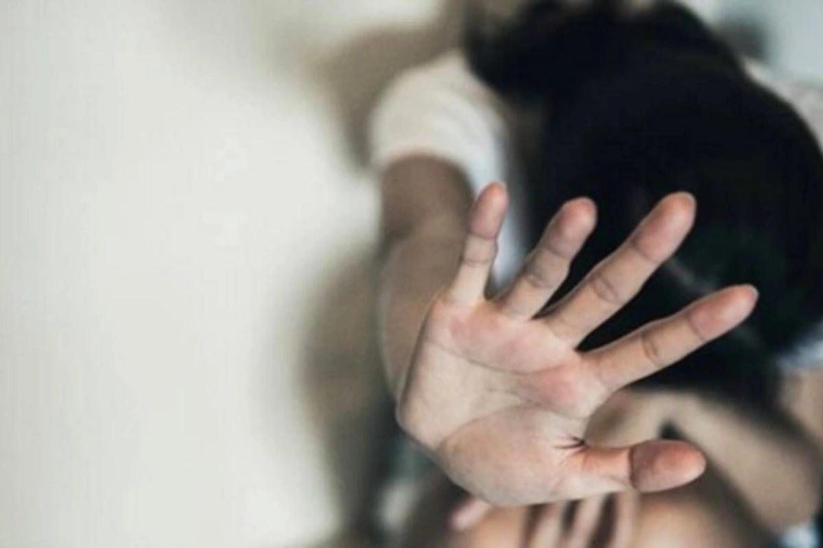 Bakıda hamilə qadını döyüb uşağını itirməsinə səbəb olan ərin məhkəməsi: Yeməyə artıq duz atdı, mən də döydüm Bakıda hamilə qadını döyüb uşağını itirməsinə səbəb olan ərin məhkəməsi: Yeməyə artıq duz atdı, mən də döydüm