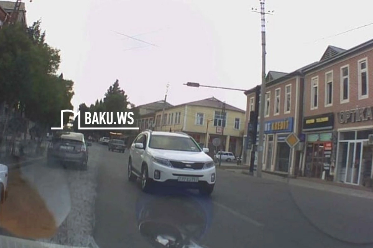 Avtomobilini protiv sürdü, hamını borclu çıxardı Avtomobilini protiv sürdü, hamını borclu çıxardı