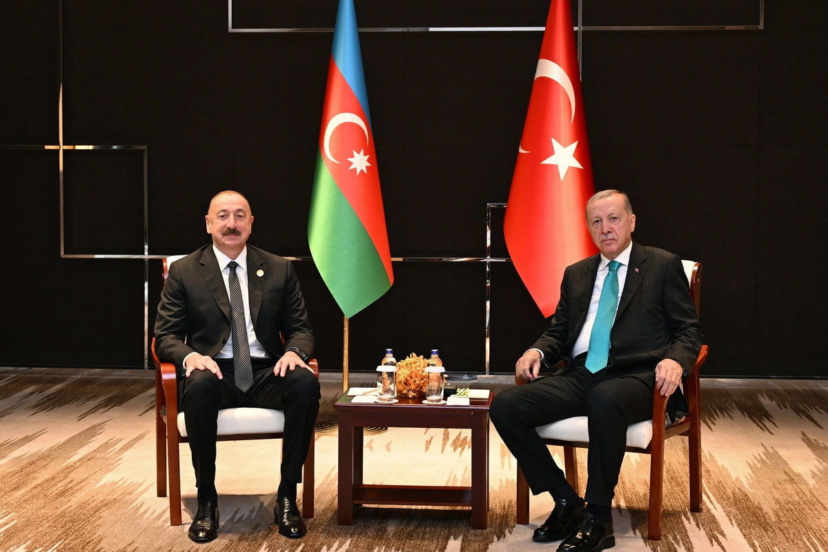 Tiencində Prezident İlham Əliyev türkiyəli həmkarı Rəcəb Tayyib Ərdoğanla görüşüb Tiencində Prezident İlham Əliyev türkiyəli həmkarı Rəcəb Tayyib Ərdoğanla görüşüb