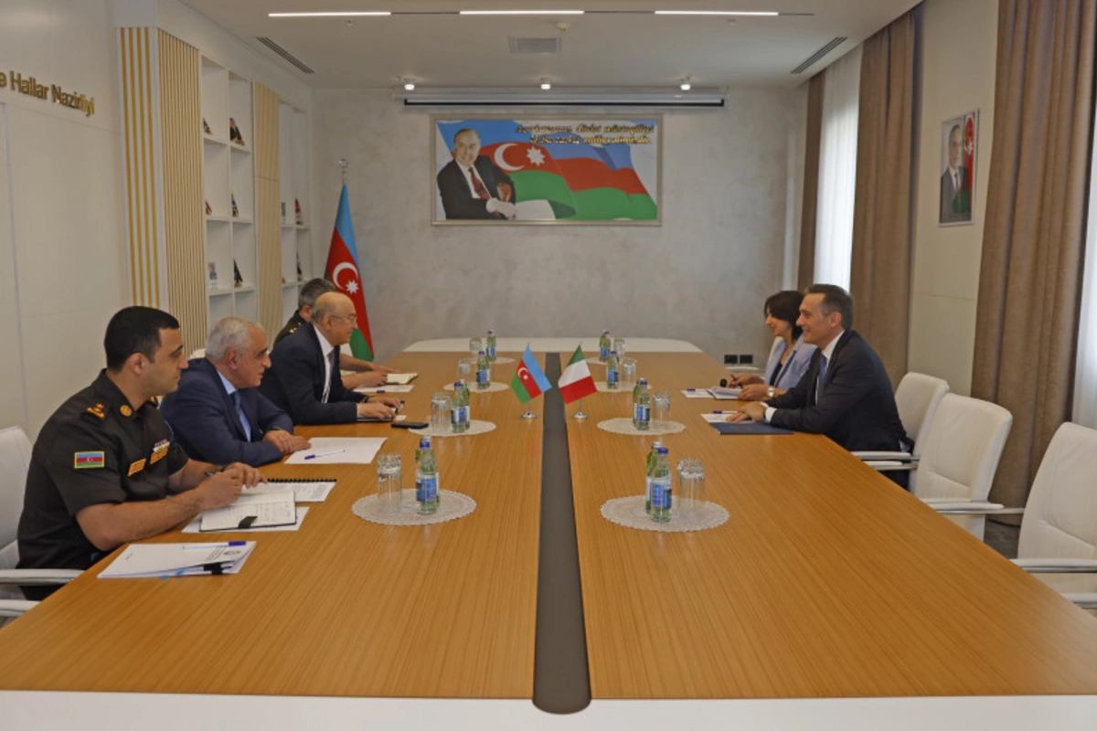 Kəmaləddin Heydərov İtaliyanın ölkəmizdəki fövqəladə və səlahiyyətli səfiri ilə görüşüb Kəmaləddin Heydərov İtaliyanın ölkəmizdəki fövqəladə və səlahiyyətli səfiri ilə görüşüb