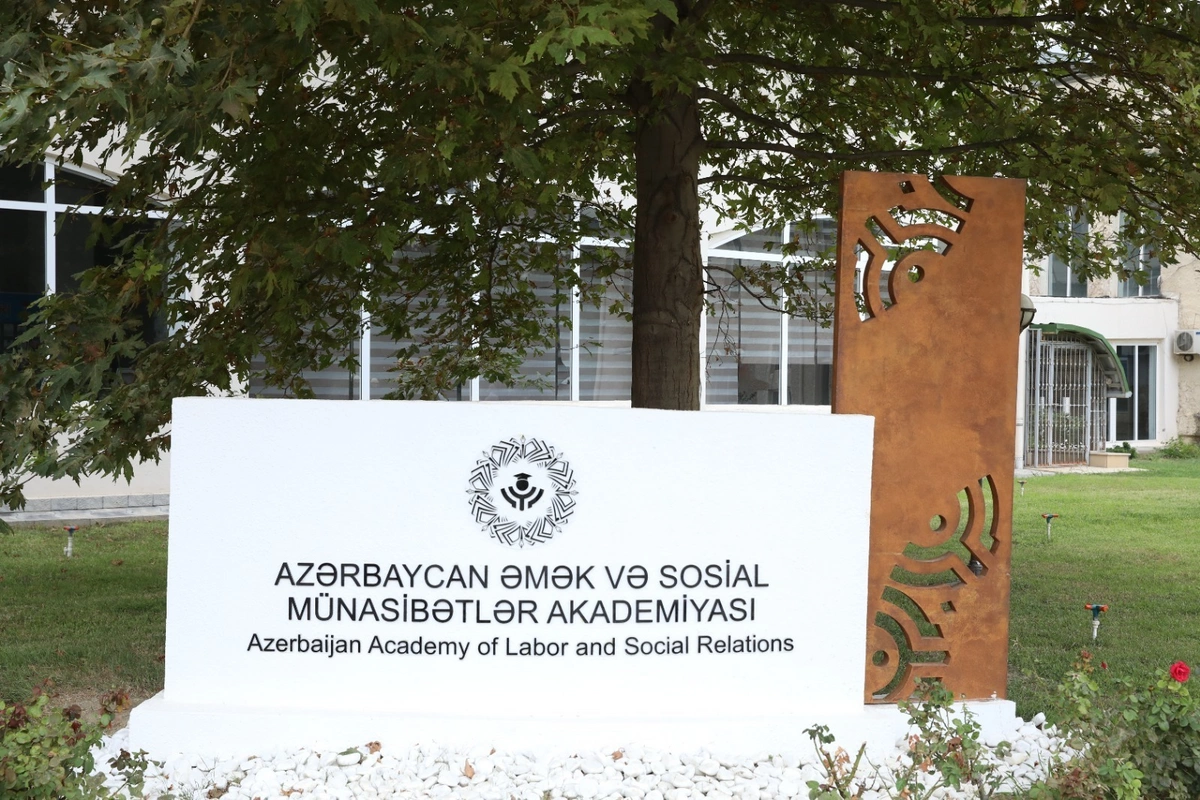 Azərbaycan Əmək və Sosial Münasibətlər Akademiyasında Bilik Günü münasibətilə tədbir keçirilib Azərbaycan Əmək və Sosial Münasibətlər Akademiyasında Bilik Günü münasibətilə tədbir keçirilib