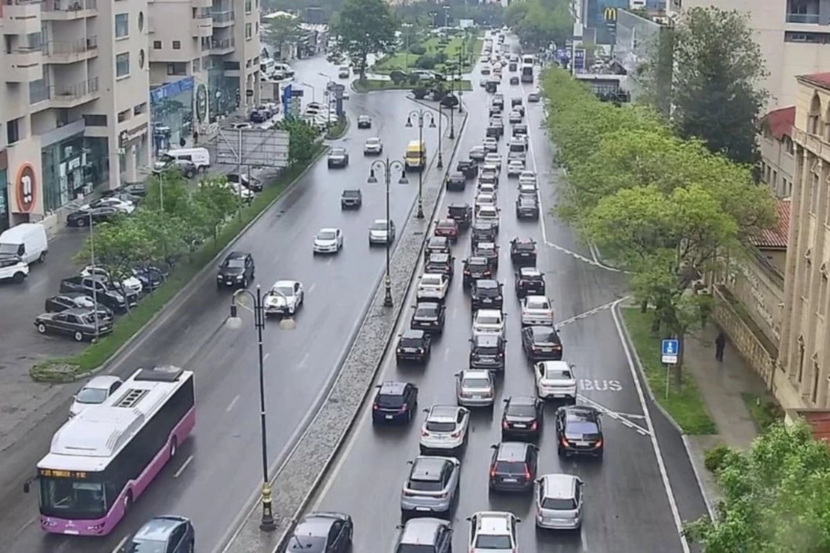 Bakının yollarında tıxac müşahidə edilir