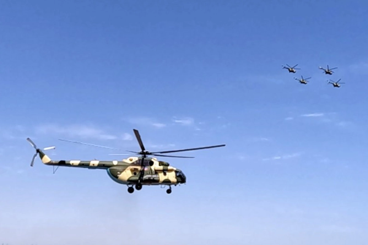 Hərbi pilotlar təlim-məşq uçuşlarını icra ediblər Hərbi pilotlar təlim-məşq uçuşlarını icra ediblər