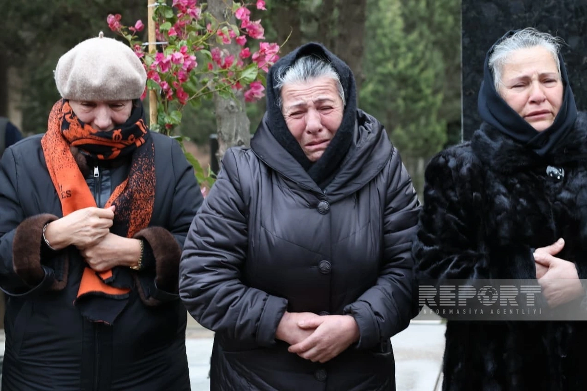 AZAL təyyarəsinin qəzaya uğramasının ildönümü ilə bağlı İkinci Fəxri xiyabanda məzarlar ziyarət edilib