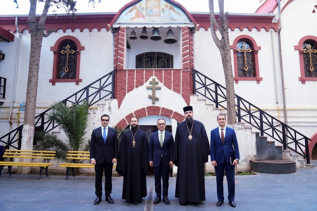 Dövlət komitəsinin sədri Bakı şəhəri Ali Mələk Mikayıl kilsəsini ziyarət edib