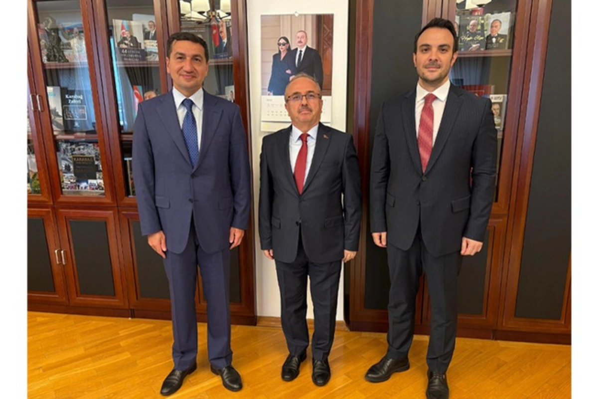 Hikmət Hacıyev Türkiyə səfiri ilə Azərbaycan-Ermənistan sülh prosesini müzakirə edib