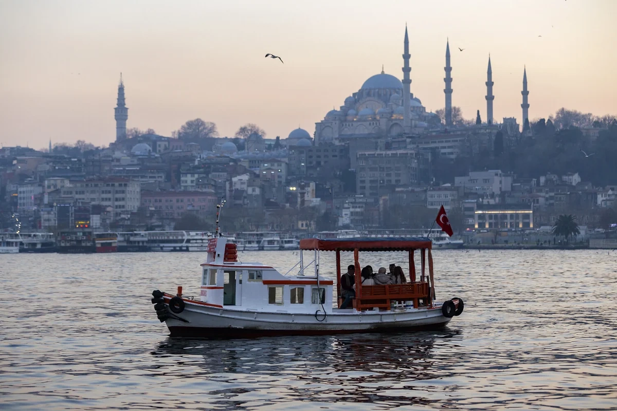 Seysmoloq İstanbulda güclü zəlzələ riski barədə xəbərdarlıq etdi