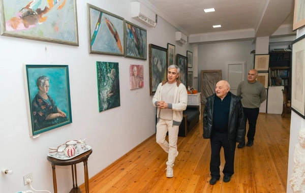 Anar Ələkbərov Xalq rəssamı Ömər Eldarovu evində ziyarət edib