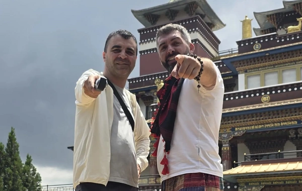 Fərhad Aşurbəyli daşqınlar olan Nepalda qalıb