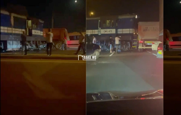 В Баку поезд столкнулся с грузовиком