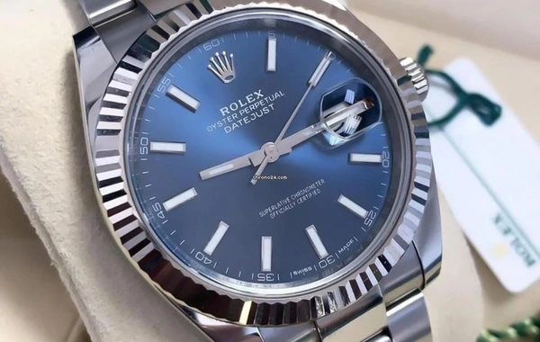 Gizli fanatı məşhur müğənniyə 1.5 milyonluq saat hədiyyə etdi