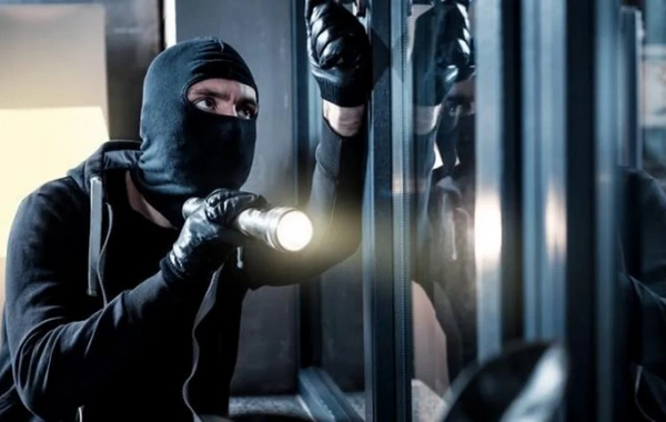 Bakıda 12000 manatlıq mobil telefon oğurlanıb