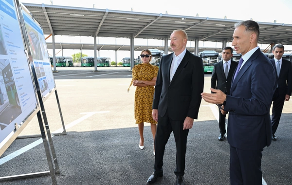 Prezident Naxçıvanda elektrik mühərrikli yeni avtobuslara baxıb, dəmir yolu infrastrukturunda aparılan yenidənqurma işləri ilə tanış olub