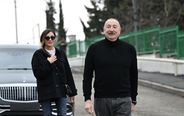 İlham Əliyev Xocavəndin Xanoba kəndində fərdi evlərin və infrastrukturun bərpası sahəsində görülən işlərlə tanış olub