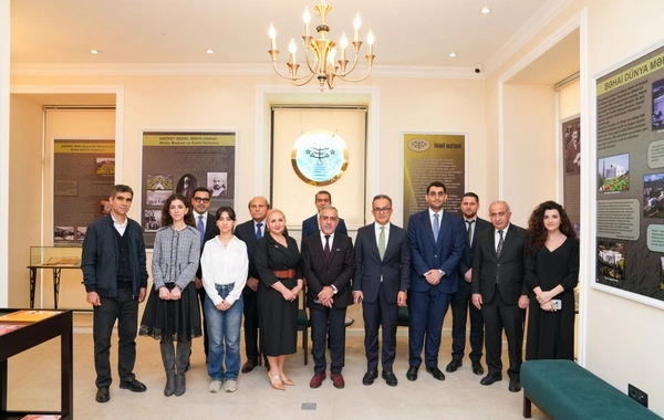 Komitə sədri Azərbaycan Bəhailəri Dini Mərkəzinin fəaliyyəti ilə tanış olub