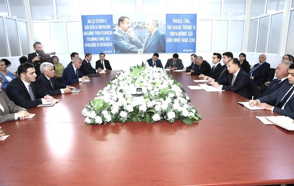 AHİK sədri qurumun Əmək və Sоsial Münasibətlər Akademiyasında tədrisin vəziyyəti ilə maraqlanıb