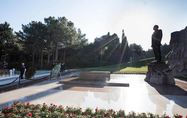 Belarasun daxili işlər naziri Azərbaycana səfərə gəlib, Vilayət Eyvazovla görüşüb