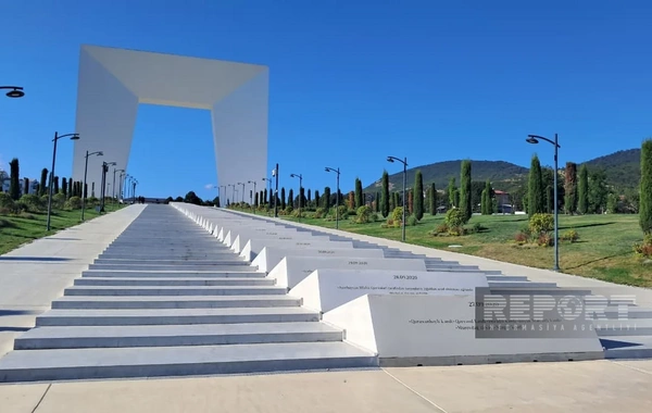 Din xadimləri Xankəndidə Zəfər parkı və Zəfər meydanını ziyarət ediblər