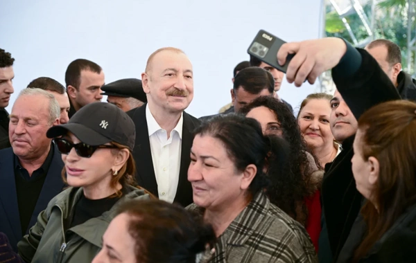 İlham Əliyev Xocavənd şəhər və Xocavənd kənd sakinləri ilə görüşüb