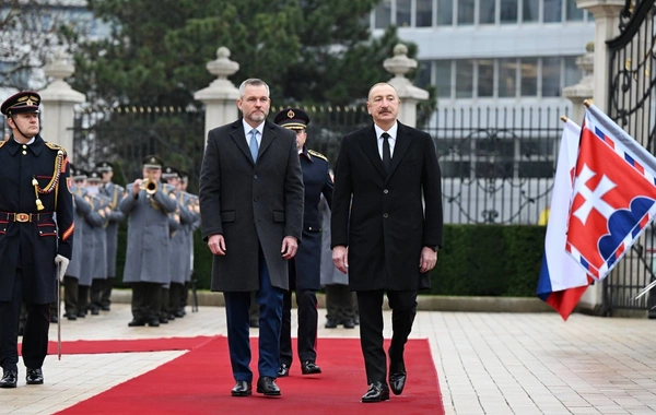 Bratislavada İlham Əliyevin rəsmi qarşılanma mərasimi olub