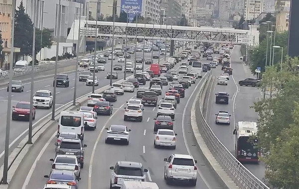 Bakının bəzi yollarında nəqliyyatın sıxlığı yaranıb