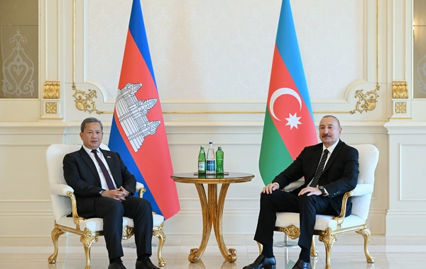 İlham Əliyevin Kambocanın Baş naziri ilə məhdud tərkibdə görüşü olub