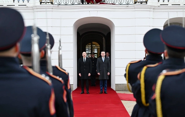 Bratislavada İlham Əliyevin rəsmi qarşılanma mərasimi olub