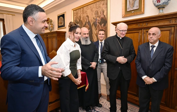 Birinci vitse-prezident Mehriban Əliyeva Müqəddəs Pavel Bazilikasının baş keşişi ilə görüşüb