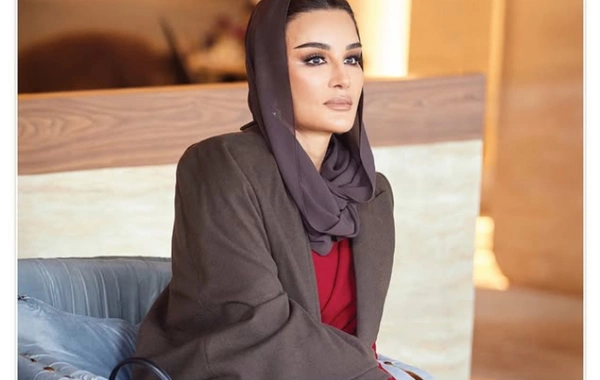 Dünyanın ən varlı qadını bir gününü necə keçirir?