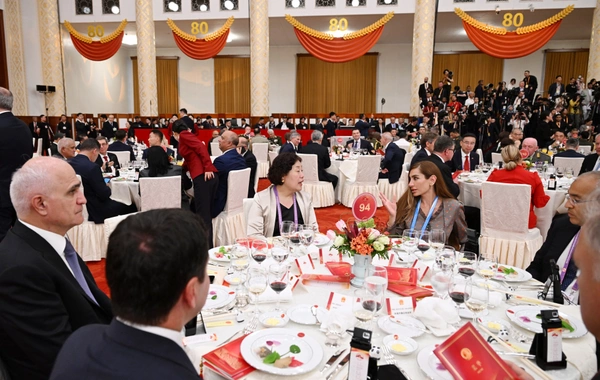 İlham Əliyev Pekində dövlət başçıları və xanımlarının şərəfinə verilən ziyafətdə iştirak edib