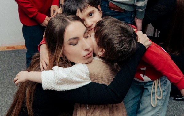 Arzu Əliyeva və Alena Əliyeva Sığınacaq və Sosial Reabilitasiya Müəssisəsini ziyarət ediblər