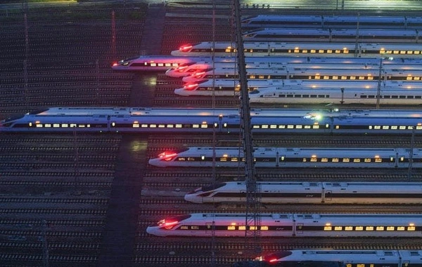 Train hits 11 people in China