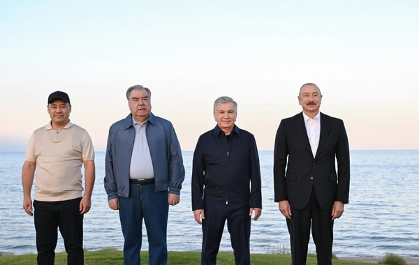 İlham Əliyev Çolpon-Atada üç dövlət başçısı ilə birlikdə Qolf Klubun açılışında iştirak edib