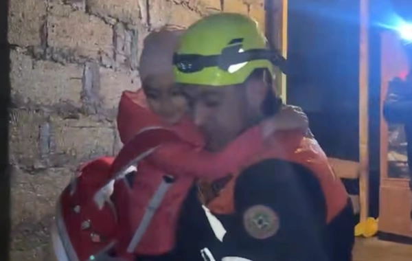 FHN: Bakı, Sumqayıt və Abşeronda su basmış ərazilərdən insanlar təxliyə edilib