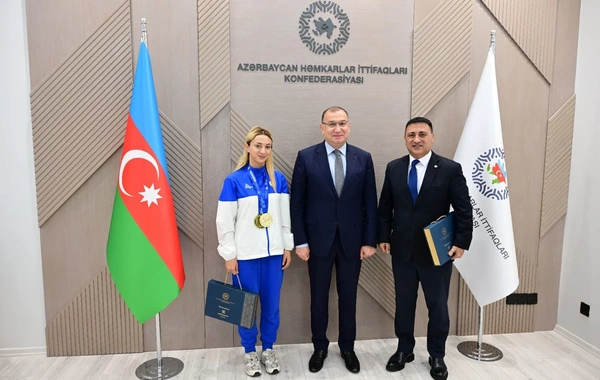 Azərbaycan Həmkarlar İttifaqları Konfederasiyasında Avropa çempionu Mədinə Sadıqova ilə görüş keçirilib