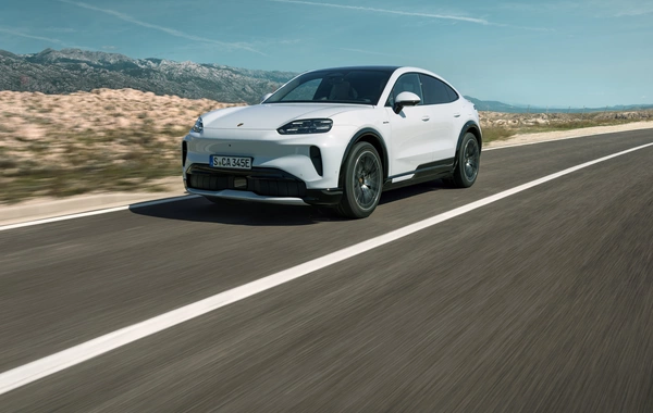 İkonadan ilhamlanıb: Yeni Porsche Cayenne Coupe Electric